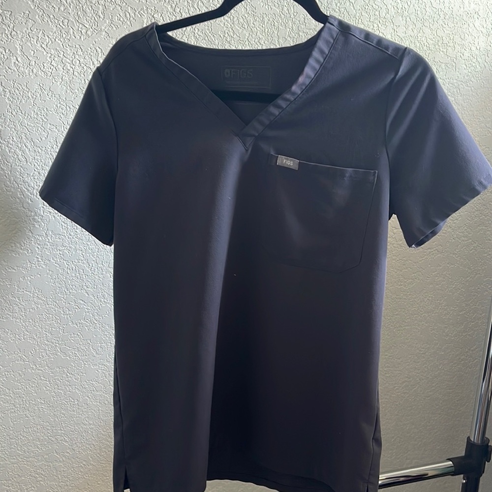 Fig small scrub top small bleach stain